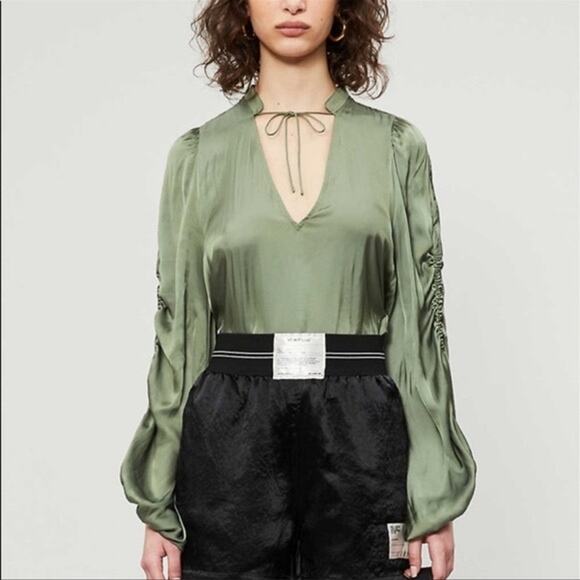 Elegant Green Satin Blouse - Picture 1 of 9